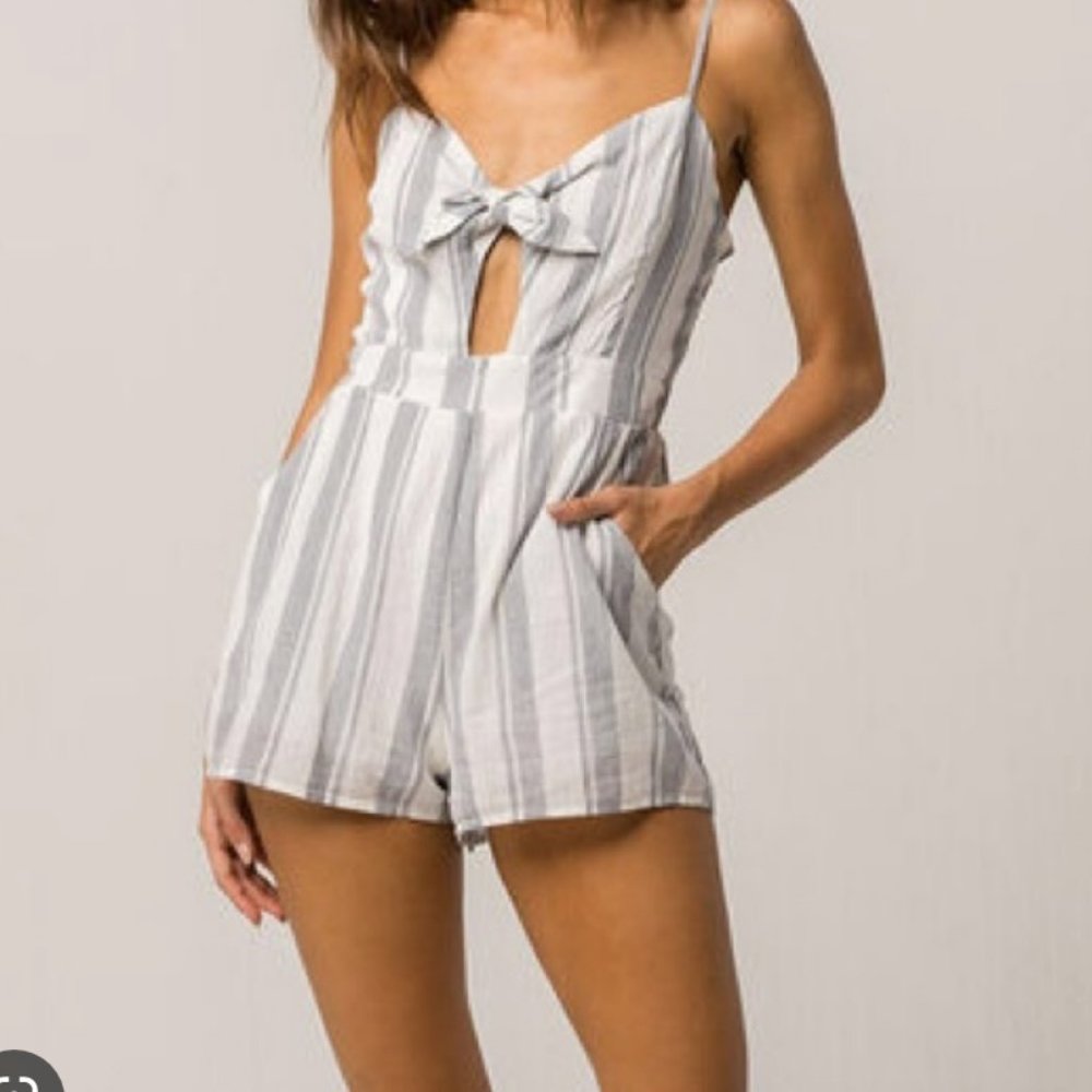 SKY AND SPARROW Striped Knot Front Womens Romper